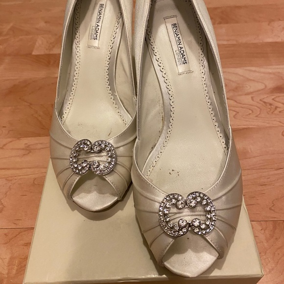 Benjamin Adams London winslet ivory heels size 9 - Picture 1 of 6